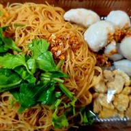 หมูทอดพริกสดกระเทียม "สี่แยกคอกวัว" สี่แยกคอกวัว