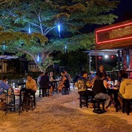 ไฉไล Bar& restaurant