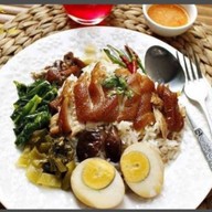 น้องตะวันข้าวขาหมู