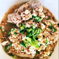 ก๋วยเตี๋ยว  อาหารตามสั่ง นางยักษ์