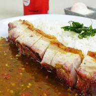 กะเพราเว๊ยยย x หมูกรอบจักรพรรดิ นิมมาน เชียงใหม่