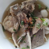 ก๋วยเตี๋ยว  อาหารตามสั่ง นางยักษ์