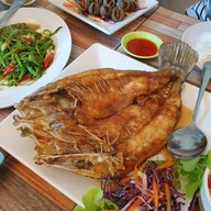 เมนูของร้าน ครัวกำนันสมบัติกุ้งเผาจานเด็ด นครปฐม