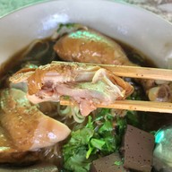 เมนูของร้าน กัปตัน ก๋วยเตี๋ยวไก่ตุ๋นน้ำข้น บ้านอ้อย อ.เมืองสระบุรี