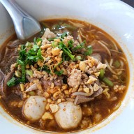 ก๋วยเตี๋ยวเรือแฝด เพ