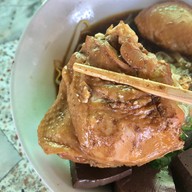 กัปตัน ก๋วยเตี๋ยวไก่ตุ๋นน้ำข้น บ้านอ้อย อ.เมืองสระบุรี