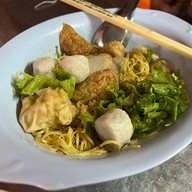 บะหมี่ตงเล้ง ตลาดพลู ริมทางรถไฟ