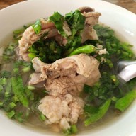 ก๋วยเตี๋ยวเรือแฝด เพ