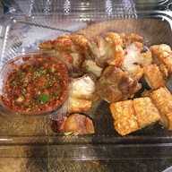 ร้านรุ่งเรืองหมูกรอบ