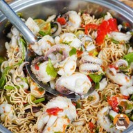 เมนูของร้าน ข้าวปลาแกะ น้ำพริกผัดกากหมู อาหารตามสั่ง by.มากินกัน สาขา1