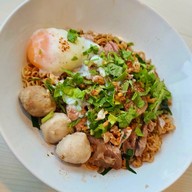 มาลัยก๋วยเตี๋ยวเนื้อตุ๋น เตาถ่าน