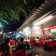 บรรยากาศ จิ้มจุ่มสุทธิพรเจ้าเก่าตรงข้ามโรงแรม บียู.เพลส