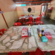 บรรยากาศ โจ๊กหมู-ต้มเลือดหมู เจ้าเก่าดวงกมล