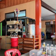 บรรยากาศ โจ๊กหมู-ต้มเลือดหมู เจ้าเก่าดวงกมล