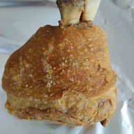 ขาหมูอบทอดเจ๊นอมบางปะหัน สาขาตัวเมืองอยุธยา วัดพระญาติการาม