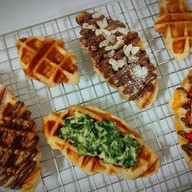 ปลาดุกย่าง ซาบะย่าง เมีี่ยงหมูกุ้ง ผัดหมี่ซั่ว  by มี๊ปอ (ตลาดไร่รั้ง)