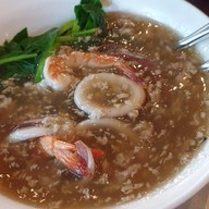 เมนูของร้าน ต้อมเตาคู่ ราดหน้ายอดผัก