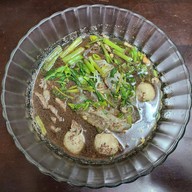 โกรวย ก๋วยเตี๋ยวเนื้อและหมู แยกบ้านดู่