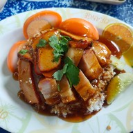 ข้าวหมูแดงนายเคี้ยงคันคลอง หัวหิน