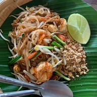 เมนูของร้าน ก๋วยเตี๋ยวเรือยกพลขึ้นบก  โคราช