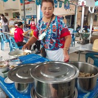 ข้าวหมูแดงนายเคี้ยงคันคลอง หัวหิน