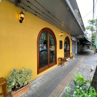 Sané Phuthong ท่าเรือผ่านฟ้าลีลาศ