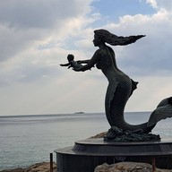 อนุสาวรีย์นางเงือก เกาะเสม็ด