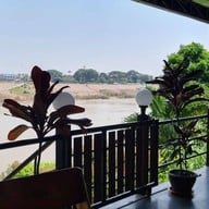 บรรยากาศ บ้านก้องครัวริมน้ำ