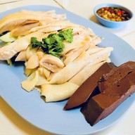 เจ๊นุชข้าวมันไก่