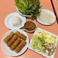 เมนูของร้าน แดงแหนมเนือง ในเมือง