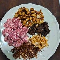 เมนูของร้าน 🍽ตามสั่ง หมูตุ๋น หมูสับ ลูกชิ้นทอด🐷@ ณ หัวมุม