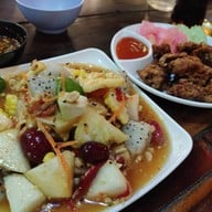 ร้านลาบเป็ดอุดร เจ๊องุ่น ไก่ย่าง ปลาเผา