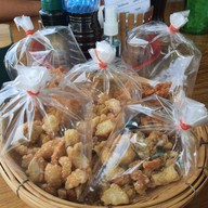 เมนูของร้าน นำเพชร ก๋วยเตี๋ยวเนื้อ-หมู เพชรบุรี