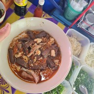 เมนูของร้าน ป้าแดง ขนมเส้นในซอย