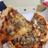 เมนูของร้าน Pizza is love™ อ่อนนุช@ยูดีไลท์คอนโด