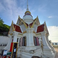 วัดเขาตะเกียบ