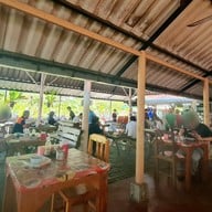 บรรยากาศ ป้าแดง ขนมเส้นในซอย