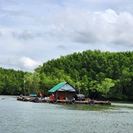 เขาขนาบน้ำ