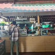 บรรยากาศ ป้าแดง ขนมเส้นในซอย