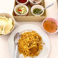 เมนูของร้าน ข้าวหมกไก่แม่เขียวท่าม้า