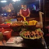 เจ๊น้อย ร้อยครก ส้มตำไก่ย่าง สาขา1