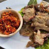 ลาบไก่บ้านโฮ่ง