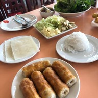 เมนูของร้าน แดงแหนมเนือง ในเมือง