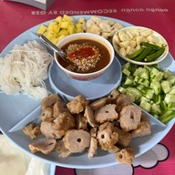 นฤมลแหนมเนือง