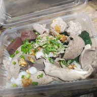 เมนูของร้าน นายตั้ม ต้มเลือดหมู