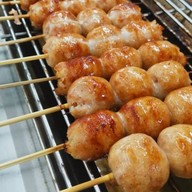 ไส้กรอกอีสาน ขนมจีบ ซาลาเปา บะจ่าง  ร้าน โชกุน ย่างให้ ตลาดพรหมพรณ์