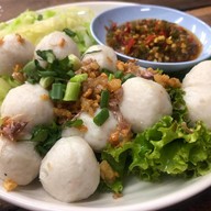 เมนูของร้าน ตี๋ลูกชิ้นปลา-ข้าวขาหมู ประชาอุทิศ 91 ตี๋ลูกชิ้นปลา-ประชาอุทิศ 91
