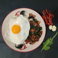 กะเพราพริกแห้ง เมืองโอ่ง สูตรโบราณ มีตังส์ Foods