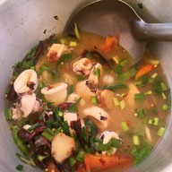 ร้านรุ่งเรืองหมูกรอบ