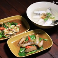 เมนูของร้าน ไข่มุกข์ข้าวต้มปลา@สี่แยกวังตอ